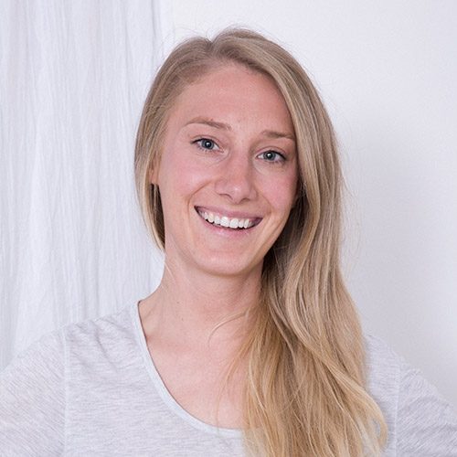 martina-ananda-yoga